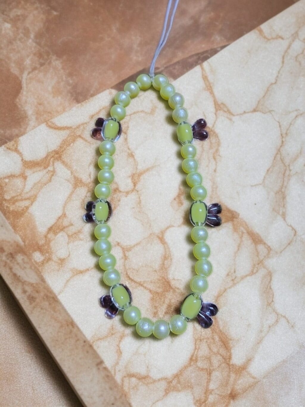 دلاية موبايل مصنوعه من اللولو الاصفر