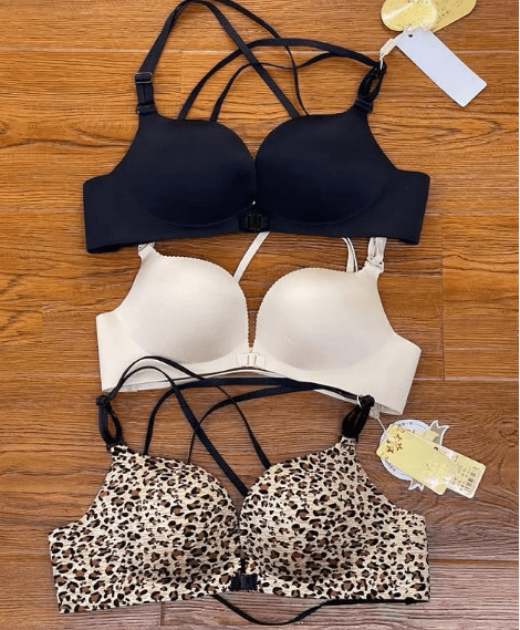 1747079982-Screenshot202025-03-1920181427.png حمالات صدر فاخرة تمنحكِ الدعم والجاذبية و أحزمة الظهر المتقاطعة ومشبك الإغلاق الأمامي يضفيان لمسة فريدة