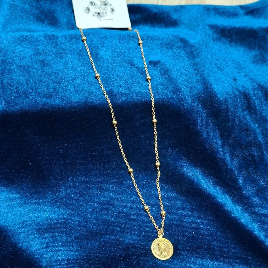 سلسلة ذهبية كلاسيكية خالدة، تضفي لمسة من الرقي والتاريخ على أناقتكِ