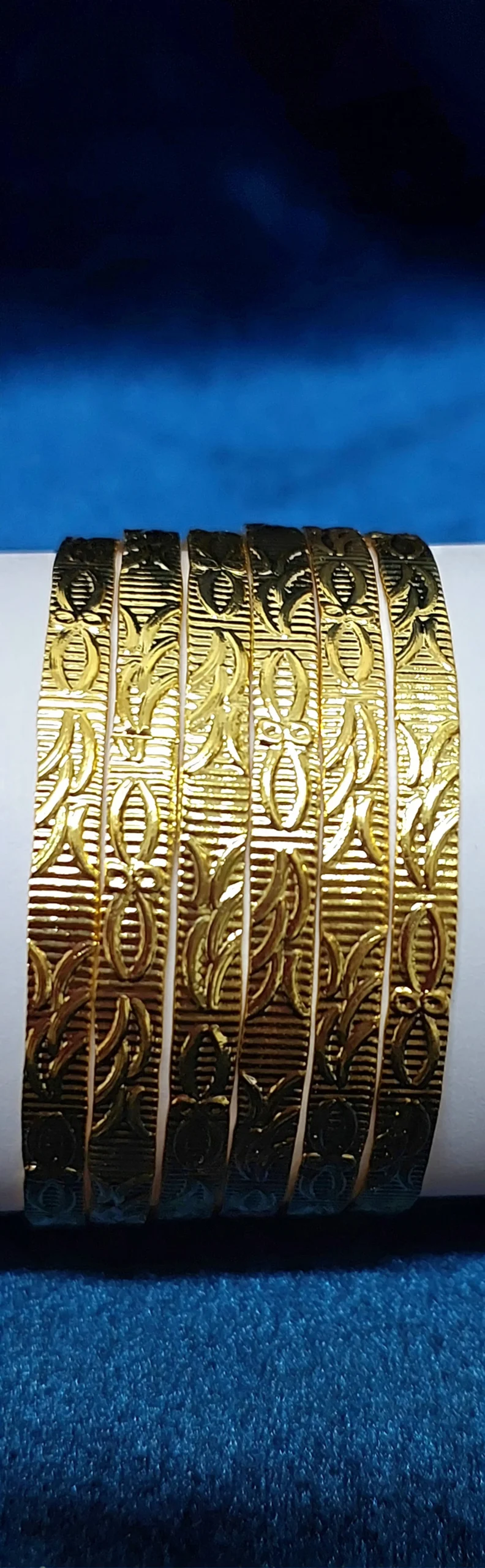 1751225414-20250201_194354.webp مجموعة من10 غوايش ذهبية المزخرفة