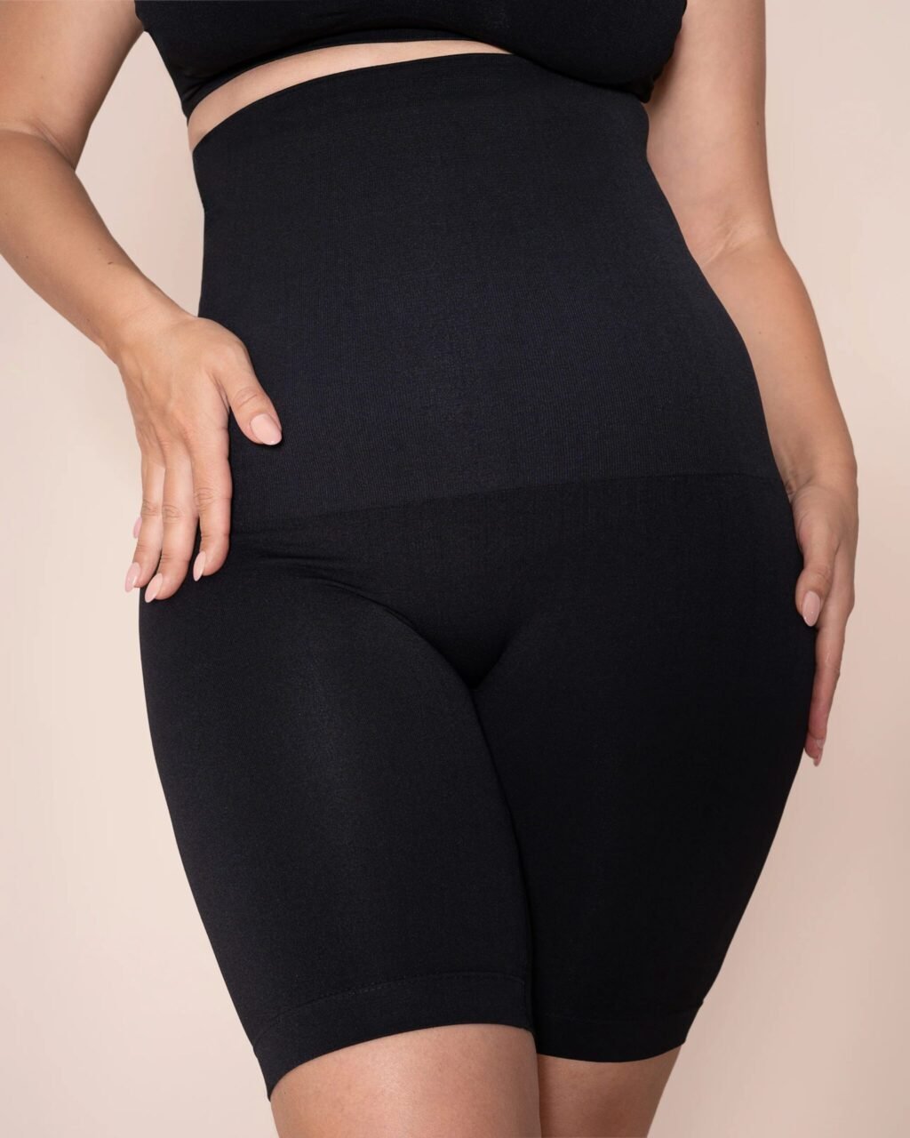 DSC03316_35e5d8ee-e8b7-46f0-a7a2-7352f17826b5 مشد الشورت البيج لشكل جسم متناسق وجميل، مشد للنساء والرجال لشد البطن والارداف والمناطق الجانبية، مريح وغير مرئي تحت الملابس، يقلل الوزن والدهون بشكل فعال