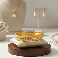 Gemini_Generated_Image_8bj02f8bj02f8bj0 غوايش ذهبية منقوشة بخطوط ناعمة – طقم من قطعتين بتصميم أنثوي راقٍ