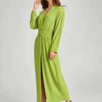 Gemini_Generated_Image_93o0j093o0j093o0 فستان طويل أنيق بلون أخضر ليموني تصميم عصري: