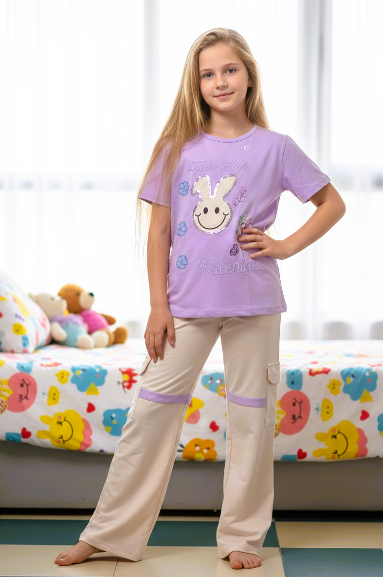 بيجاما بناتي بطباعة مرحة تيشيرت نص كم وبنطلون خامة ليكرا قطن ناعمة مريحة بتصميم عصري مناسبة للنوم والبيت