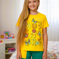 Gemini_Generated_Image_b9qeofb9qeofb9qe (1) بيجاما بناتي تيشيرت نص كم وبنطلون خامة ليكرا قطن ناعمة مريحة بتصميم عصري مناسبة للنوم والبيت