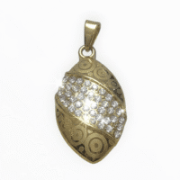 Gemini_Generated_Image_dxiicqdxiicqdxii دلاية بيضاوي نصفها مرصّع بالكامل بأحجار الكريستال البراقة التي تخطف الأنظار،