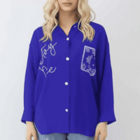 Gemini_Generated_Image_ep4et8ep4et8ep4e شيميز كاجوال تصميم مريح، مع تفاصيل بيضاء تضيف لمسة عصرية وفنية.