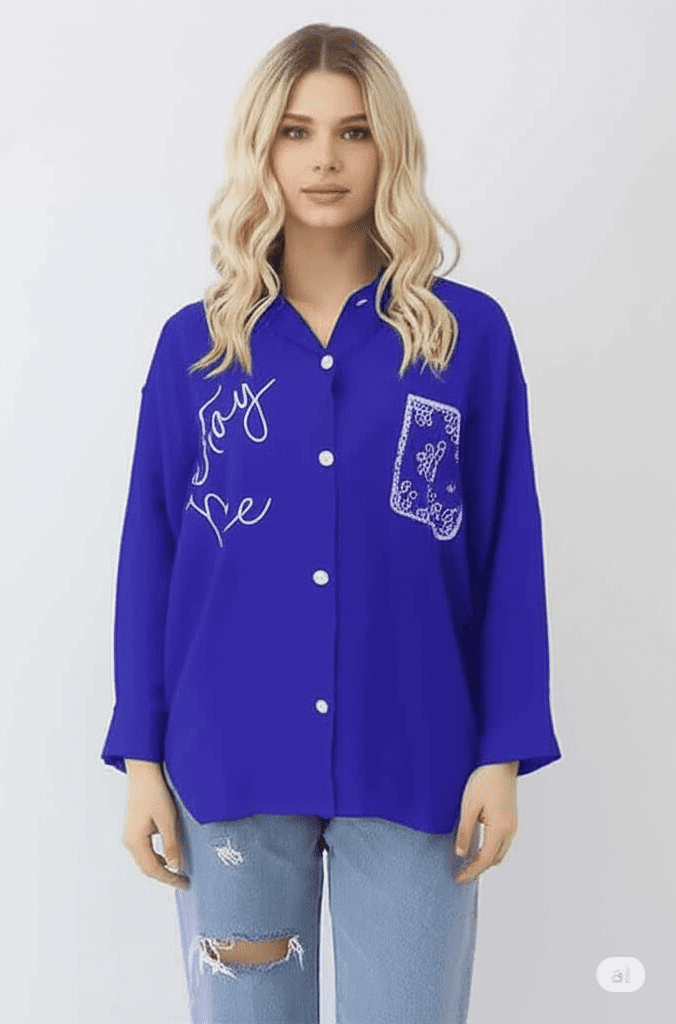 Gemini_Generated_Image_ep4et8ep4et8ep4e شيميز كاجوال تصميم مريح، مع تفاصيل بيضاء تضيف لمسة عصرية وفنية.