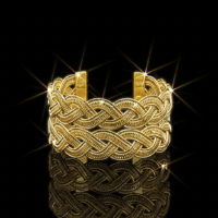  سوار بتصميم عريض ومفتوح يجمع بين الفخامة والعصرية.