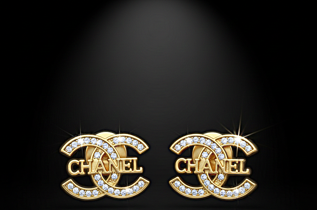 حلق ذهبي فاخر بتصميم متداخل مرصع بالفصوص