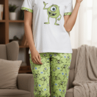 Gemini_Generated_Image_ghjuhvghjuhvghju بيجامة نسائية عصرية ومريحة بتصميم كاجوال و رسوم مبهجه.