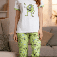 Gemini_Generated_Image_jz3me8jz3me8jz3m بيجامة نسائية عصرية ومريحة بتصميم كاجوال و رسوم مبهجه.