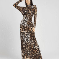 Gemini_Generated_Image_k53fcrk53fcrk53f فستان تيجر جريئ وانيق، مع تصميم طويل ومريح يجمع بين الأناقة والطابع العصري