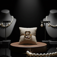 Gemini_Generated_Image_o7cdw8o7cdw8o7cd خاتم ذهب بتصميم قلوب متشابكة ومرصع بفصوص لامعة مقاس 6