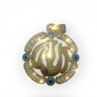 دلاية تحمل اسم الجلالة الله بخط عربي جميل، محاطة بدائرة مرصعة بأحجار كريستالية لامعة و الأحجار الزرقاء الجذابة