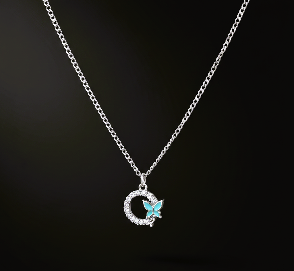 قلادة على شكل كرة مزينة فراشة صغيرة للنساء والفتيات