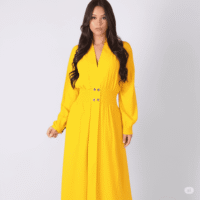 فستان طويل  مفتوح أنيق بلون أصفر خردلي يغلق بازرار من منتصف الخصر تصميم عصري