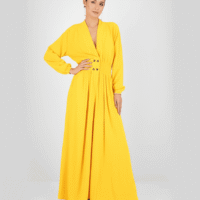 فستان طويل  مفتوح أنيق بلون أصفر خردلي يغلق بازرار من منتصف الخصر تصميم عصري