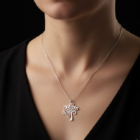 قلادة شجرة الحياة الفضية.. رمزٌ للنمو والترابط الأصيل بلمسة عصرية وتفاصيل دقيقة