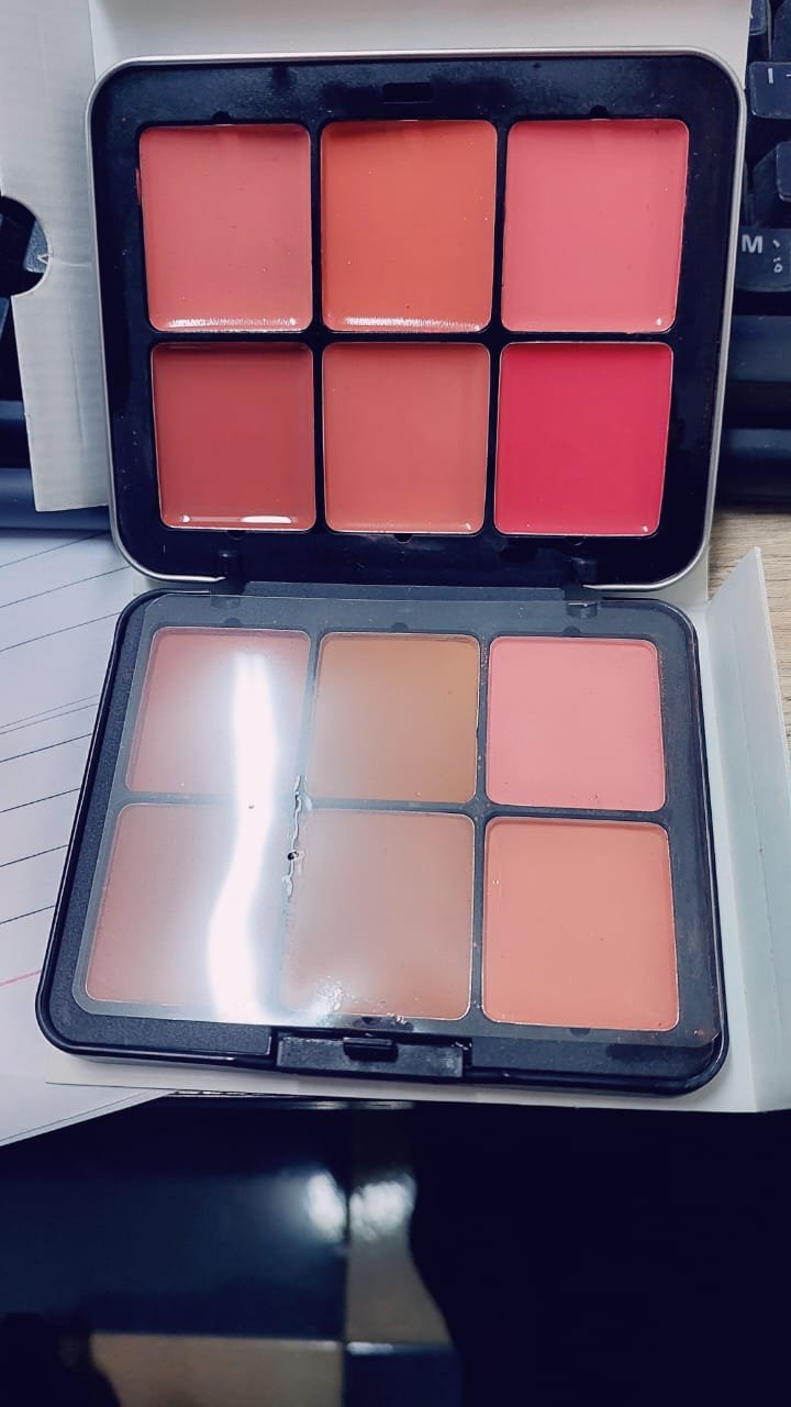 باليت بلشر وكونتور 2×1 كريمي وبودرة - 12 لون مكون من 6 ألوان بودرة خدود و6 ألوان حمرة خدود كريمي قابلة للمزج ومضادة للماء بثبات طويل الأمد على الوجه