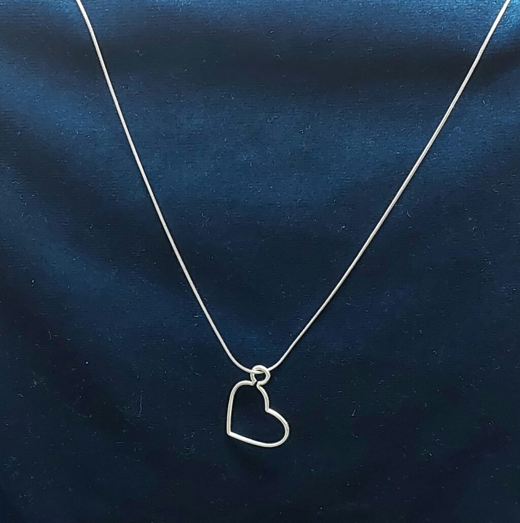 WhatsApp20Image202025-05-0820at2011.05.4220AM201.jpeg سلسلة كاجوال فضي بدلاية