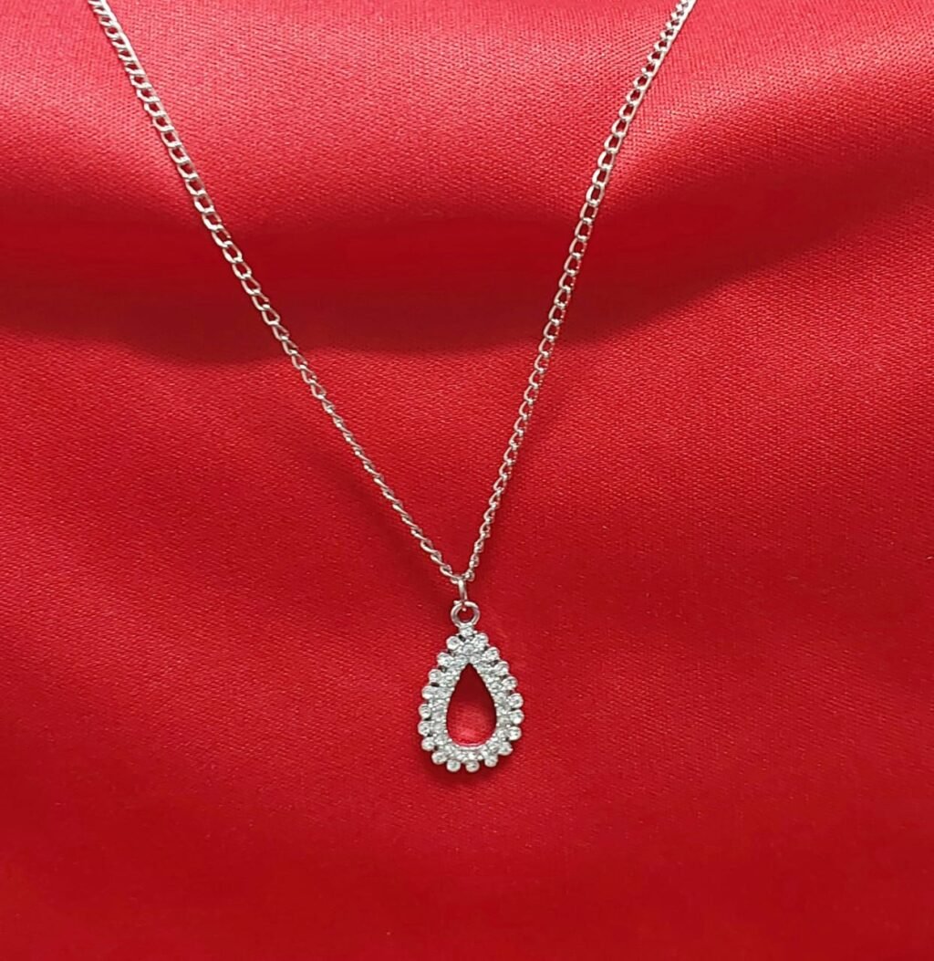 WhatsApp20Image202025-05-0820at2012.04.1620PM201.jpeg سلسلة كاجوال فضي بدلاية بفصوص