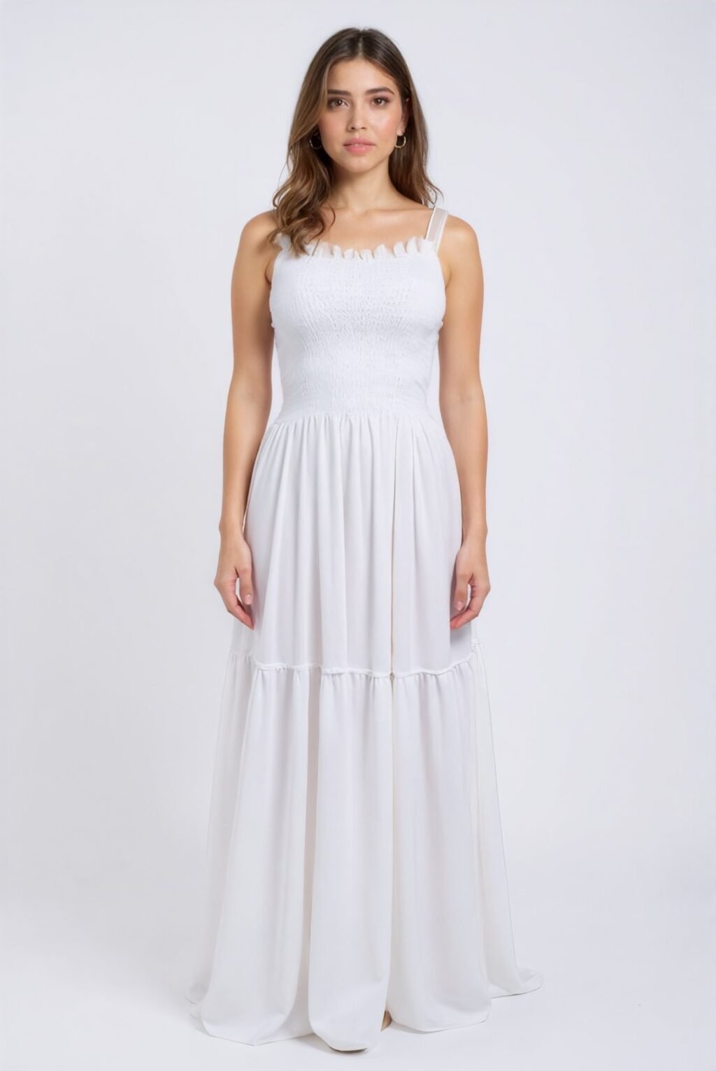 topview_avatar_236be4ef3c654d179a2a5a222a8fde8b فستان أبيض اللون، طويل، ويصل إلى الكاحلين تقريباً. يتميز بتصميم صيفي خفيف ومريح.