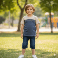 Gemini_Generated_Image_v9j6riv9j6riv9j6 تيشيرت عصري بخطوط أنيقة، يجمع بين الأناقة والراحة ياقة دائرية كم قصير