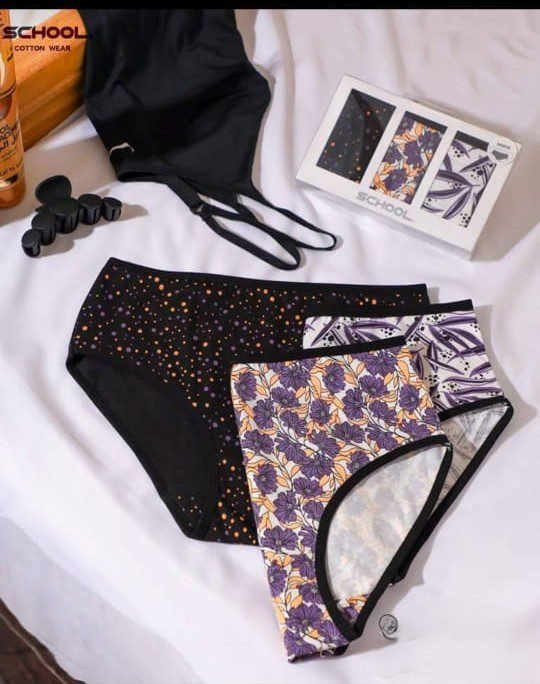 WhatsApp Image 2025-09-28 at 5.58.56 PM (4) باك يحتوي علي 3 قطع اندروير ميدي قطن الوان مطبوع حريمي