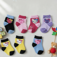 Gemini_Generated_Image_gwbe7zgwbe7zgwbe طقم شرابات قطن بتصميمات مرحة يحتوي على 5 أزواج + زوج هدية – تصاميم مرحة، خامة مريحة