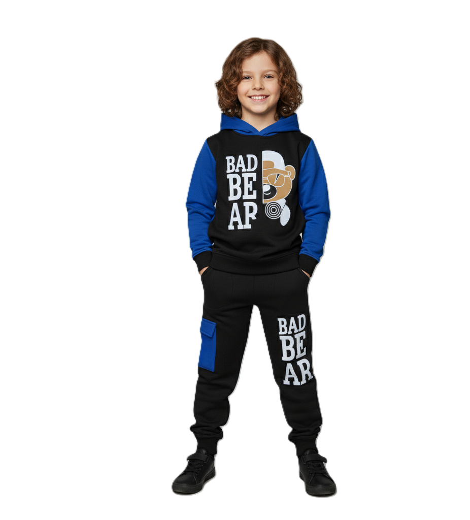 طقم بيجامة للاولاد مكون من قطعتين مكون من سويت شيرت بغطاء للرأس واكمام طويلة وبنطلون مطبوع