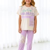 Gemini_Generated_Image_nxuh8fnxuh8fnxuh بيجاما بناتي بطباعة لطيفة تيشيرت نص كم وبنطلون خامة ليكرا قطن ناعمة مريحة بتصميم عصري مناسبة للنوم والبيت