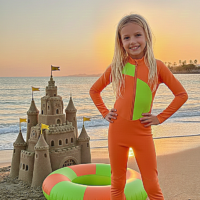 Gemini_Generated_Image_6yp9r46yp9r46yp9 مايوه سباحة قطعة واحدة للبنات احمي ابنتك من ضرر اشعة الشمس وامنحه الحرية و الاناقة