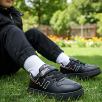 Gemini_Generated_Image_9qns389qns389qns حذاء أطفال مزيج مثالي يجمع بين المتانة والمرونة لتناسب جميع مغامراتهم اليومية!