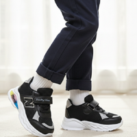 Gemini_Generated_Image_kl7nc6kl7nc6kl7n حذاء أطفال مزيج مثالي من الجلد والقماش،يجمع بين المتانة والمرونة لتناسب جميع مغامراتهم اليومية!