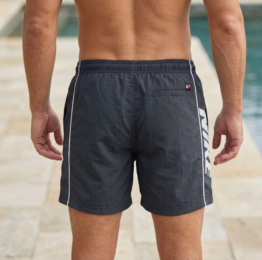 شورت سباحة سادة للرجال فوق الركبة للرجال 2جيب يغلق بسوستة على كل جانب وجيب خلفي