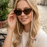 U سلسلة نظارة طبية وشمسية من اللؤلؤ الملون الأناقة العصرية والعملية المطلقة