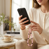 y4tj64y4tj6 تعليقة موبايل خفيفة الوزن بحبل قصير وسلسلة خرز من الصلصال وتصميم لطيف ومتين للنساء