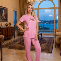 بيجاما نسائية تي شيرت نص كم وبنطلون -بألوان جريئة- تصميم مميز